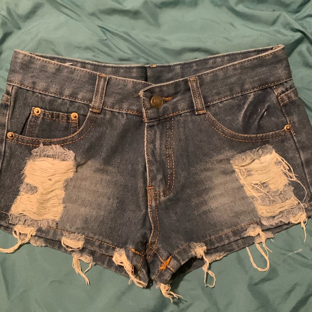 Distressed Jean shorts- Sz 28